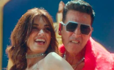 Selfiee Song Kudi Chamkeeli Out This Akshay Kumar Diana Penty Track Is The Perfect Party Number