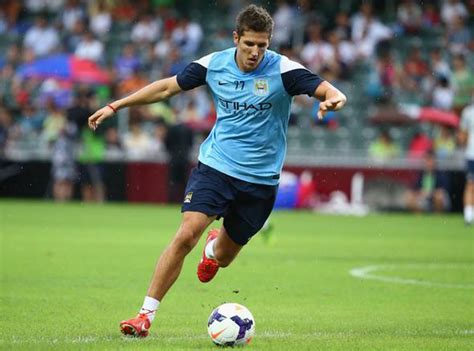 Sir alex ferguson'un isteği ile manchester united'a denemeye çağırılan ljajic, i̇ngiltere'de çalışma izni kuralı yüzünden resmi sözleşme imzalayamamıştı. Manchester City target Adem Ljajic issued with Fiorentina ultimatum | Football | Sport | Express ...