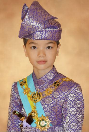 Her royal highness (duli yang amat mulia) tunku dato' seri diraja tan sri soraya, the raja puan muda of perak (born 30 april 1960). Putera Lapis Mahang: Malaysia Tanah Air Ku: M 129 PEWARIS ...