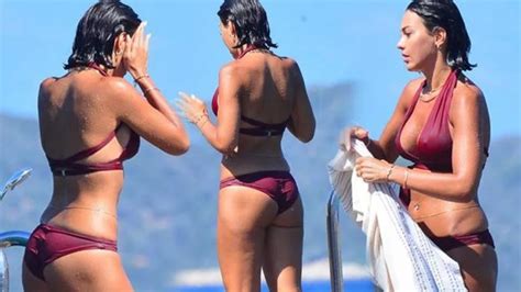Tuvana Türkay yeni aşkıyla tatilde Bikinili pozları nefes kesti