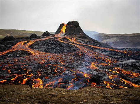 Photos Thousands Flock To Iceland S Erupting Volcano News Photos Gulf News