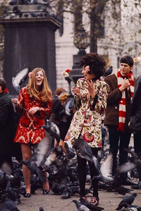 Swinging London Trafalgar Square London In September 1967 Sixties Fashion 60s Fashion