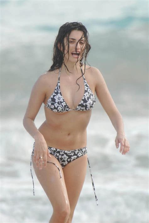 Celebrity Hot Bikini Penelope Cruz Hot Bikini Pics