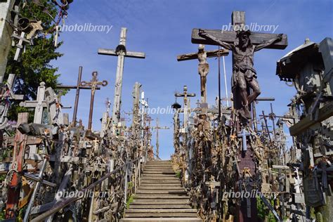 リトアニア 十字架の丘の風景 写真素材 5696597 フォトライブラリー photolibrary