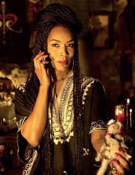 Angela Bassett As The Voodoo Queen Marie Laveau American Horror Story American Hörrör Story