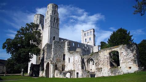 Visit The Romanesque Abbey Of Jumièges Ruins Near Rouen
