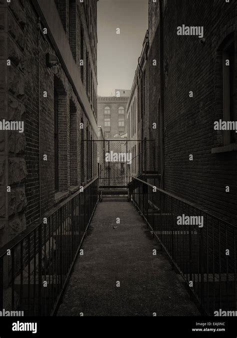 Dark City Alley Stock Photo Alamy