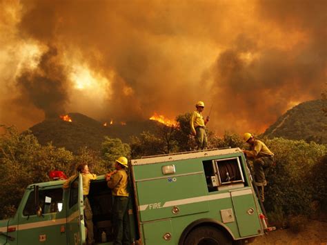 Thousands Evacuated As Crews Fight Us Wildfire Inquirer News
