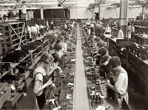 1920 Photo Of A Radio Manufacturing Assembly Line With All Women