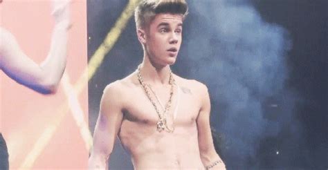 Justin Bieber S Been Pictured Totally Naked Again Is Someone Trying