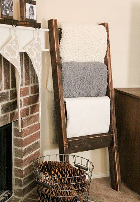Home Dzine Craft Ideas Make A Reclaimed Wood Or Pallet Ladder Towel