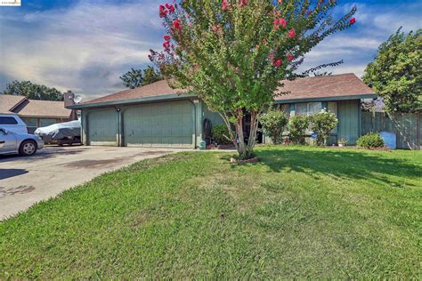 7968 Cresentdale Way, Sacramento, CA 95823 - 3 Beds | 2 Baths