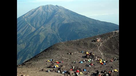 Mendaki Gunung Merapi Yang Terkenal Keangkerannya Cerita Pendaki