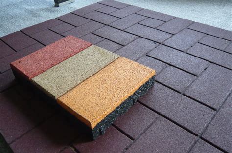 The rubber flooring has followed the technique of rubber flooring with tiles by the well defined patterns such that they can give a very fine grip to the users and are also highly resistant to the slips and falls. Small Rubber Floor Tiles | Rubber floor tiles, Rubber ...