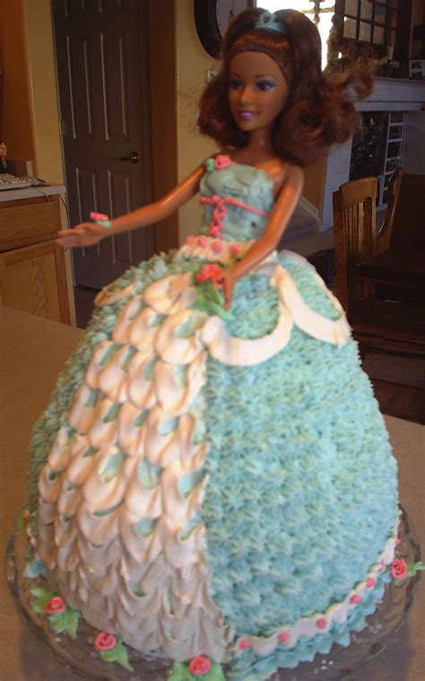 Economisez avec notre option de livraison gratuite. The Barbie Doll Cake | Jeanie Rhoades // Thought Collage