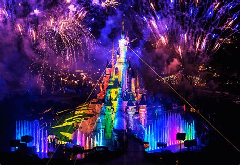 Contact día del orgullo lgtb rural 2019 on messenger. ¡Disney con el Orgullo! Primer Desfile LGBT en Disneyland ...
