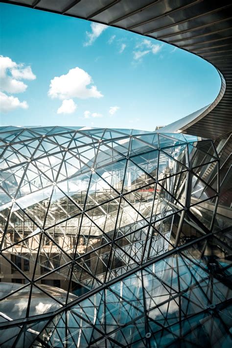 Online and mobile banking are just the start. DZ BANK in 2020 | Reizen, Bank