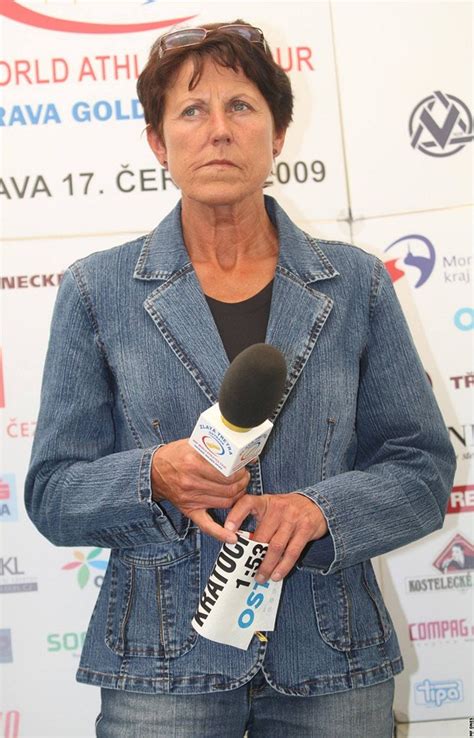 Jarmila kratochvílová negative splitted (56.82 56.46) an unplanned 800m race and set a surprising world record in 1:53.28 which still stands to date (2019) and is the longest held world. Kratochvílová: Osmistovku jsem tehdy v Mnichově vůbec ...