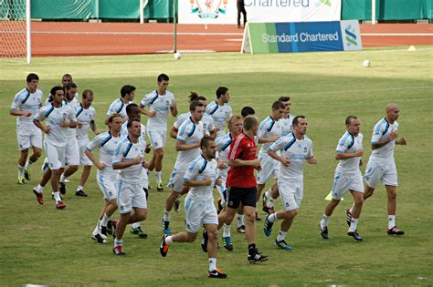 Watch as the liverpool fc squad undergo a tough training session with plenty of goals, saves and liverpool personal trainer and ommac cage fighter lee chadwick takes you through a 'little' pad. File:Liverpool FC training 2011 Singapore.jpg - Wikimedia ...