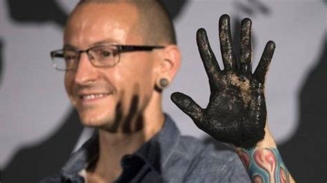 Chester Bennington Linkin Park Vocalist Took His Own Life Bbc News