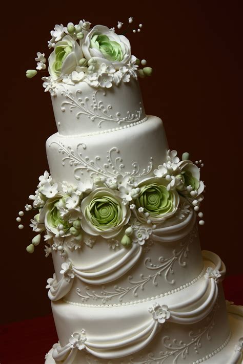 Become a great deserts chef and help our princess cook and decorate some delicious cupcakes. I più dolci peccati di gola Ecco le cake designer ...