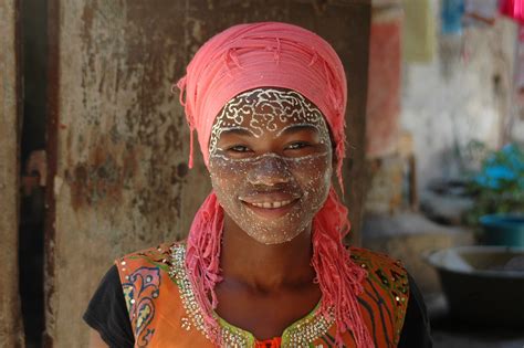 Isla de Mozambique girl in traditional dress | The natural g… | Flickr