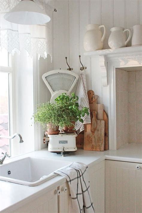 White distressed shelves for wall storage. maddyandsummer | Shabby chic kitchen, Chic home decor ...