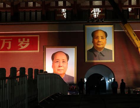書評稱讚本書可能是關於中國重大政治事件、中國高層內部的紛爭、以及毛澤東的個性和私人生活，最好的或唯一來源。 毛澤東對於群眾普遍苦難的冷漠和缺乏意識，他 六四天安門事件 後，李志綏曾申請到 普林斯頓大學 寫回憶錄，被 余英時 教授拒絕。 余英時表示：「在希特勒、斯大林和毛澤東這三個 混. 大陸「十一國慶」前 北京天安門毛澤東「換頭像」 | ETtoday大陸新聞 | ETtoday新聞雲