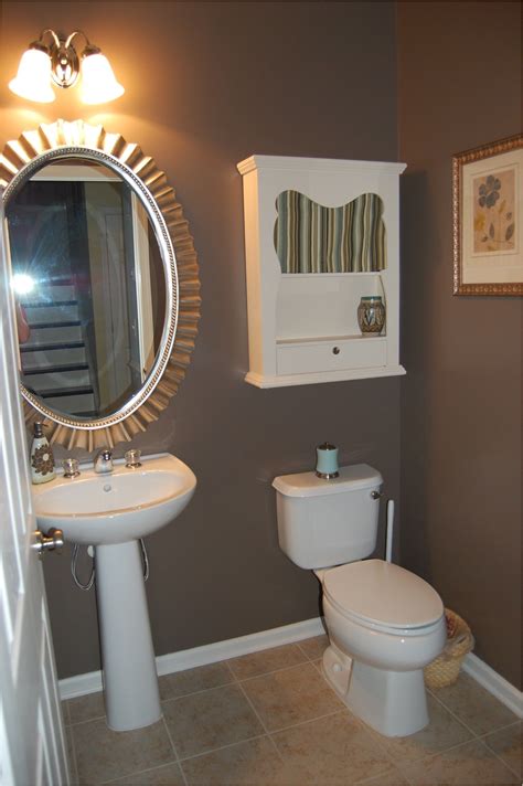 Lighter, lighter colors can be chosen to catch sunlight from outside, bring it colors can be mood boosters especially in small bathroom. Fresh Colors to Paint Small Bathrooms