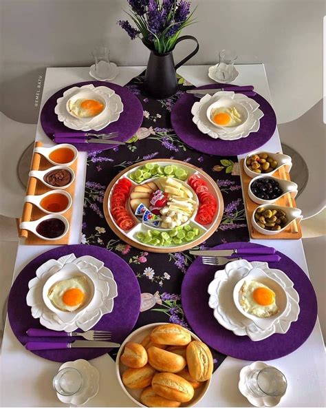 Vous projetez un repas en famille ou entre amis, un repas de les assiettes de table doivent être espacé de 60 cm les unes des autres et se placent à 2 ou 3 cm du. Épinglé par Wasan Abdulhussein sur فطور(ريوك) (avec images)