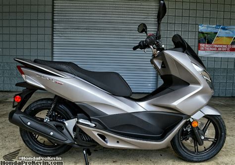 Sure these are both impressive features but the pcx is not a budget class scooter. 2016 Honda PCX150 Scooter Ride Review | Specs / MPG ...