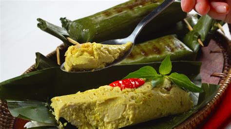 Pipihkan beberapa sendok tahu pada daun pisang dan balut ikan tongkol dengan tahu lakukan pada adonan tahu dan tongkol yang masih terisa. Resep Pepes Tahu Udang Nikmat - Masak Apa Hari Ini?