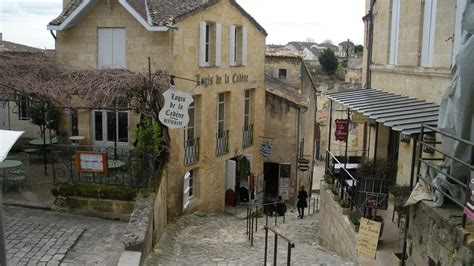 Son histoire, ses monuments, ses grands vins, ses macarons, 1923 (lire en ligne sur gallica) stéphane bern , le village préféré des français, 44 trésors incontournables , paris, albin michel , octobre 2015 , 256 p. Saint emilion une cité médiévale à découvrir - Lodge de ...