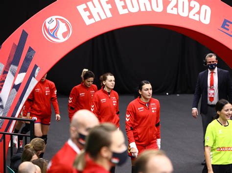 Timp de o lună, cele mai bune echipe de fotbal se vor. HANDBAL FEMININ:ROMANIA-UNGARIA, CAMPIONATUL EUROPEAN 2020 ...