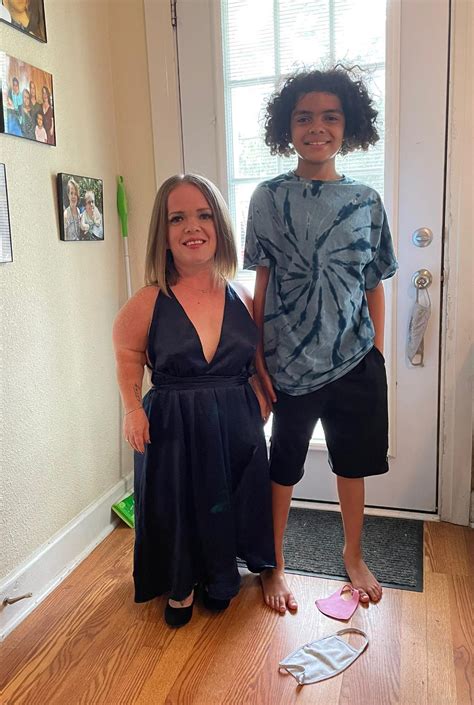 Im 4 Feet And My Son Is A Foot Taller Than Me People Assume Hes