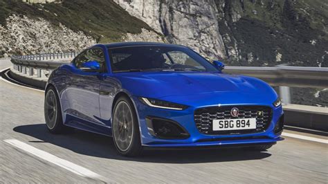 Experience the latest in the distinguished bloodline with superior performance and innovative car technology. Jaguar F-Type restylée : les feux de la discorde... - TopGear