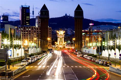 Bustling markets, tree lined blocks, and fantastical architecture cozy up to one another in this dreamy mediterranean beach town. Capodanno a Barcellona - Dj Mag Italia
