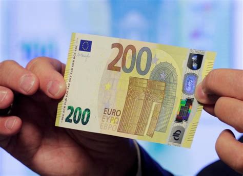 Conheça As Novas Notas De 100 E 200 Euros Banca And Finanças Jornal