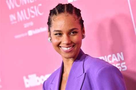 Alicia Keys Trick To A Glowing No Makeup Look At The 2020 Grammys
