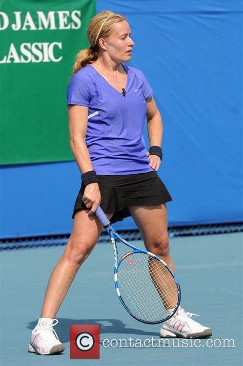 Elisabeth Shue The Chris Evertraymond James Pro Celebrity Tennis