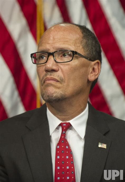 photo thomas perez is sworn in as the 26th u s labor secretary in washington dc