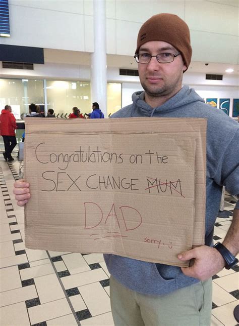 50 Most Creative Airport Pickup Signs That Were Impossible To Miss