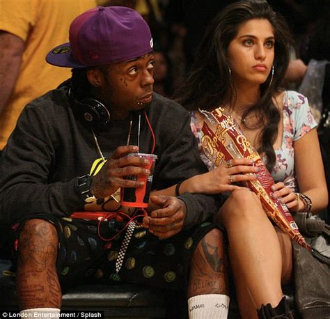 Fun Entertainment Lil Wayne S Girlfriend Shows Off Sparkler At Los