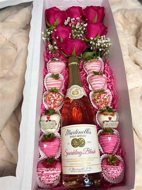 Folowers in the photo are not included, flower boxes only. Rose and Wine Box Box Only | Etsy | Strawberry gifts, Wine ...