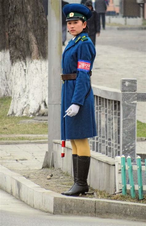 Photos Of North Korean Traffic Girl Dprk Bilder Av Trafikkbetjent I