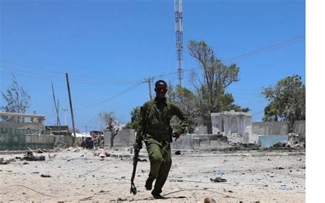 بينهم أطفال ونساء مقتل 17 مدنيا في هجوم استهدف حافلات وسط الصومال