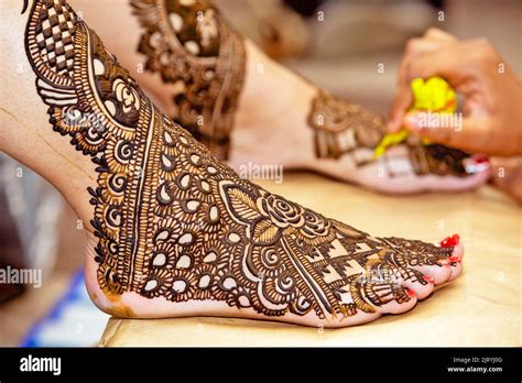Henna Design On Brides Foot Stock Photo Alamy