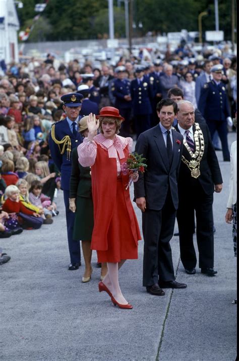 Charles held onto a mini bouquet while his main squeeze cradled a massive arrangement from australian admirers in hands oval, a memorial park in. Prince Charles and Princess Diana's Australia Tour ...