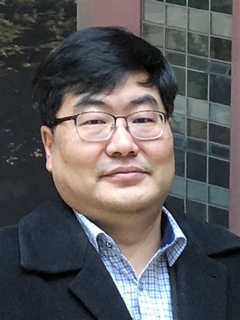 김인중 한동대학교 전산전자공학부 교수 기술장벽 갇혀있던 인공지능 딥러닝 등장에 '상상' 현실화 ces 달군 아마존 알렉사처럼 한국, 패러다임 변혁 대비해야. 교수소개 - 경영과