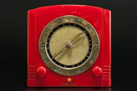 Kadette Clockette K27 Catalin Radio In Bright Marbleized Red